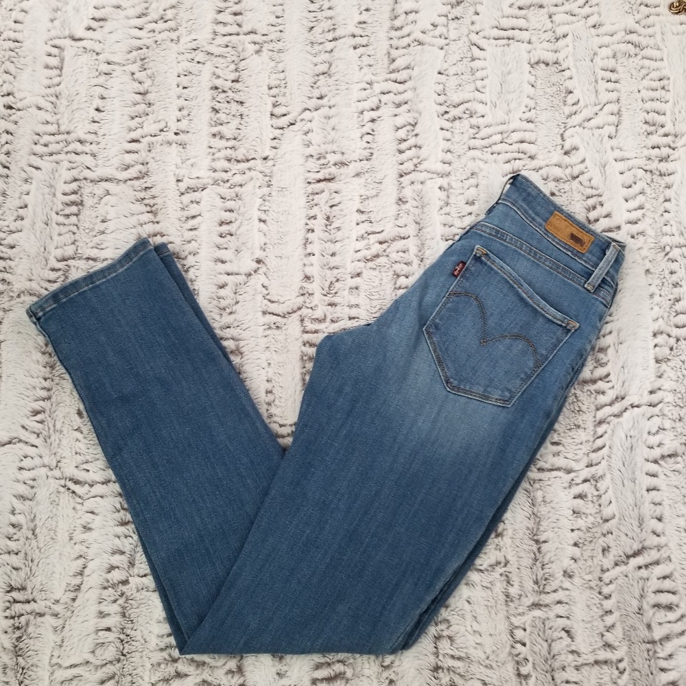 Levi jeans size 4/27